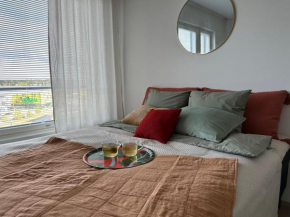 Near center w/ smart-TV, tram stop and gym visit